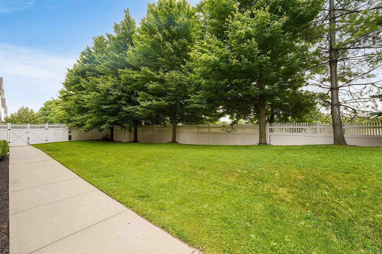 3 Greenwich Dr #112
