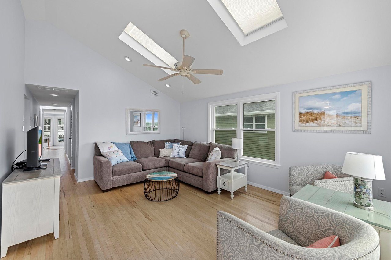 229 Merivale Ave. (1st and 2nd floor), Beach Haven