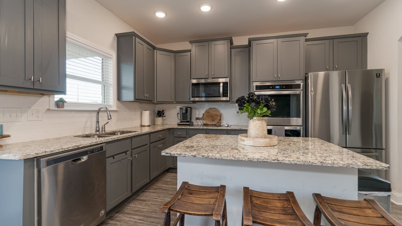 5 Bedroom Gorgeous Home! Lots of Space!!