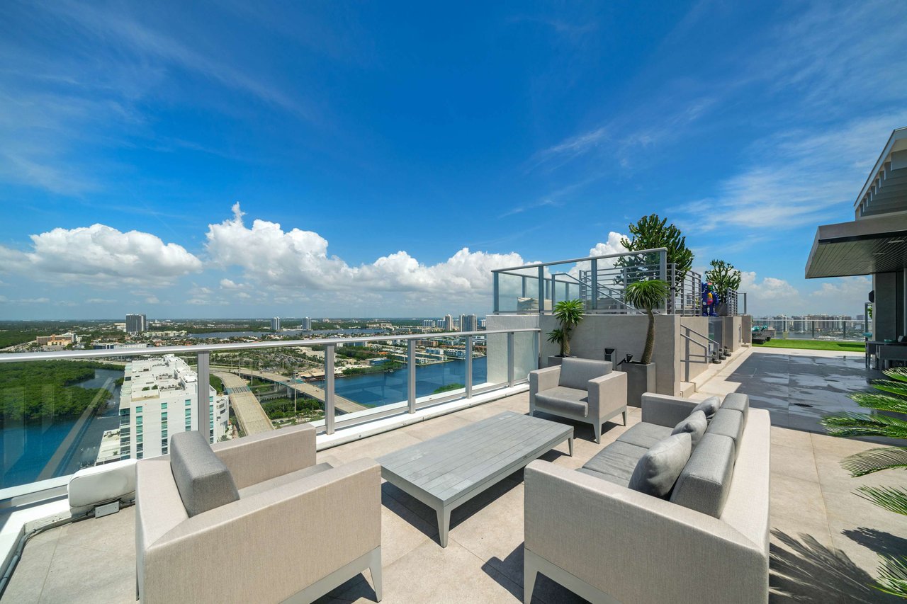 330 Sunny Isles Blvd, Unit 5TS01