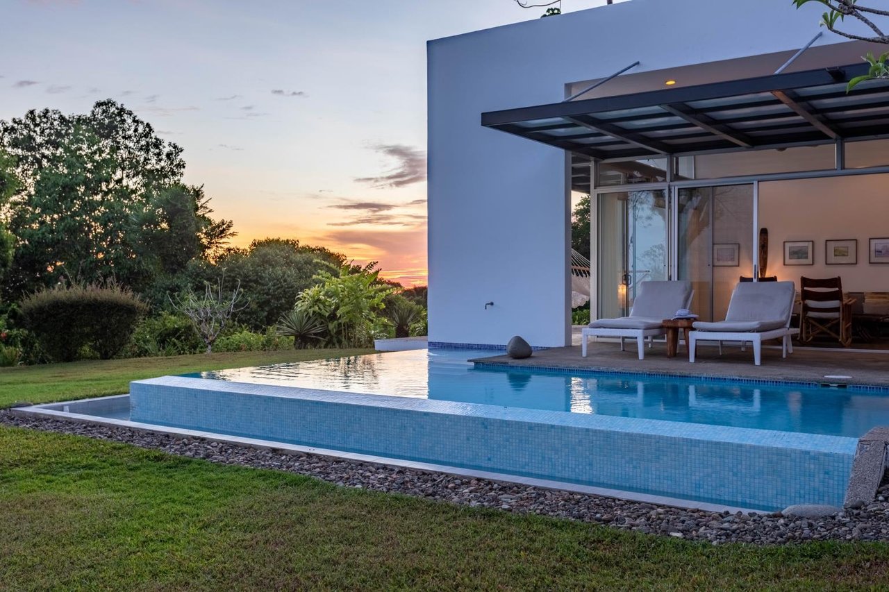 Mariposa , Luxury Modern Home With Guest House