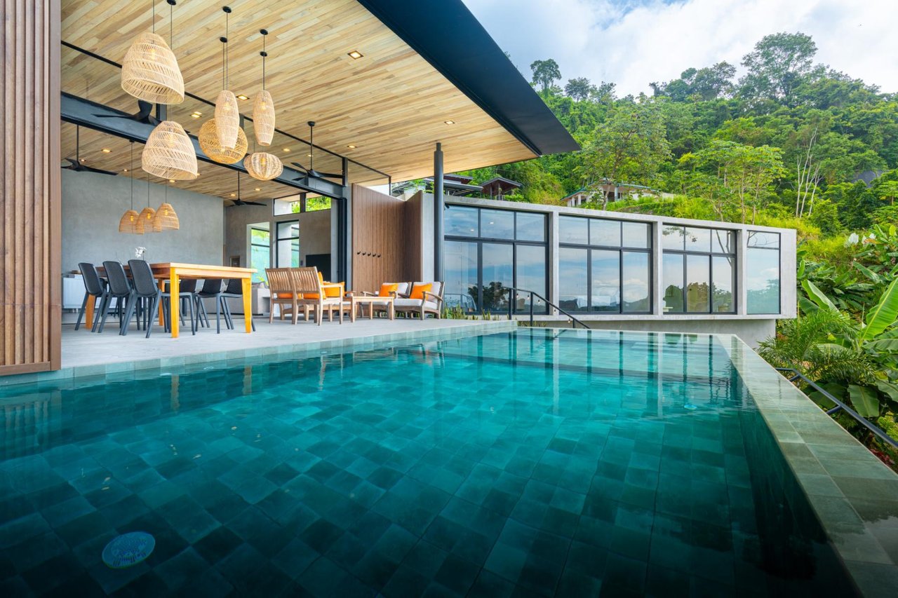 Solar Powered Ocean View Residence, Ojochal, Puntarenas