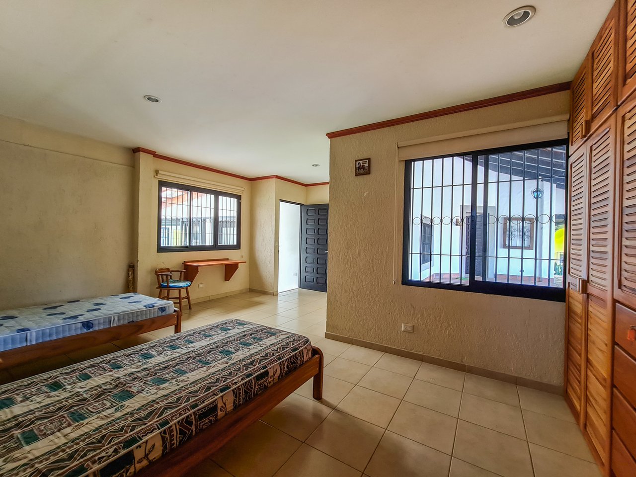 Colonial Estate With Indoor Pool, Heredia
