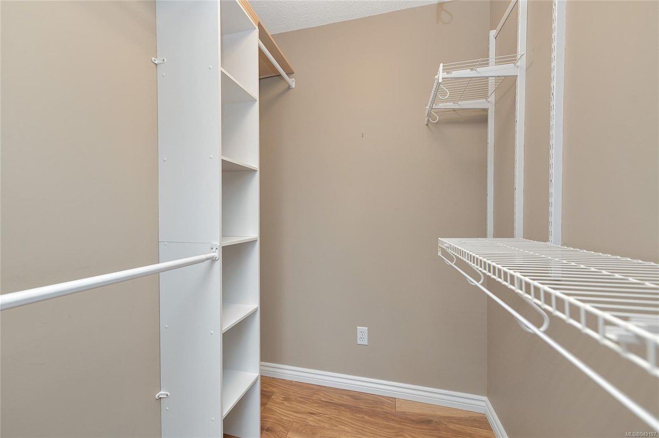 879 Denford Cres