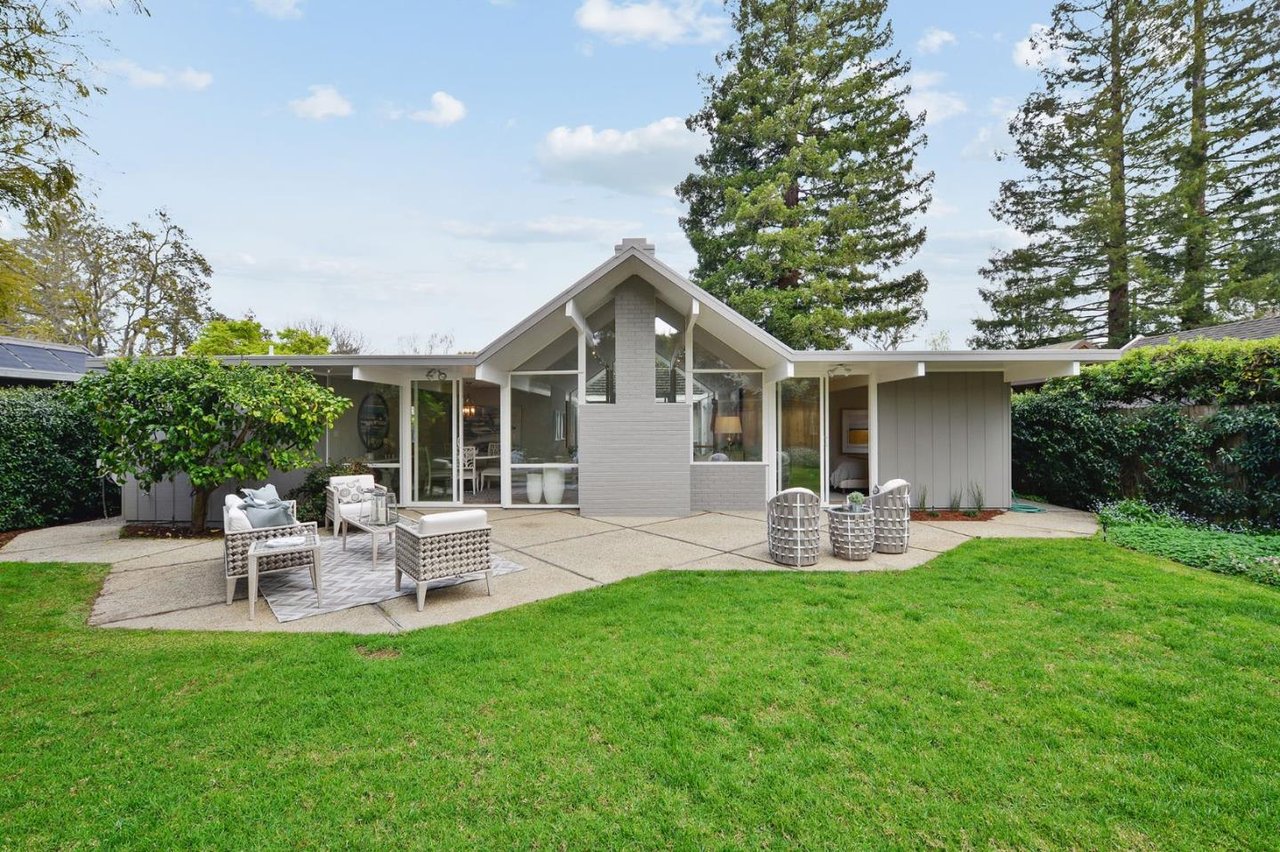 1050 Harriet St
