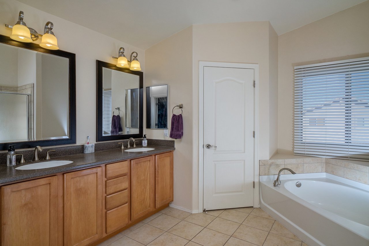 Spacious, Well-Maintained Home in Gladden Farms