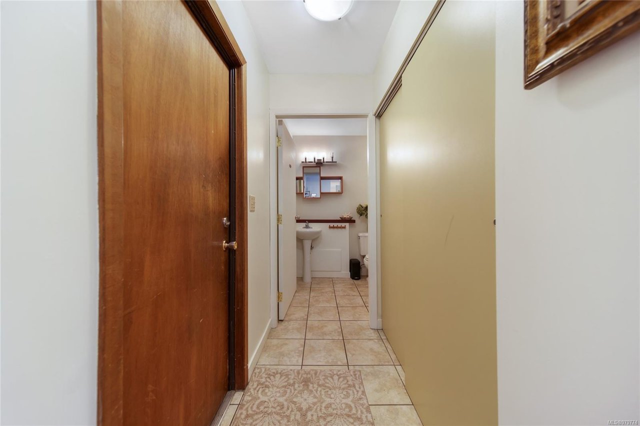 903 Graythorpe Pl