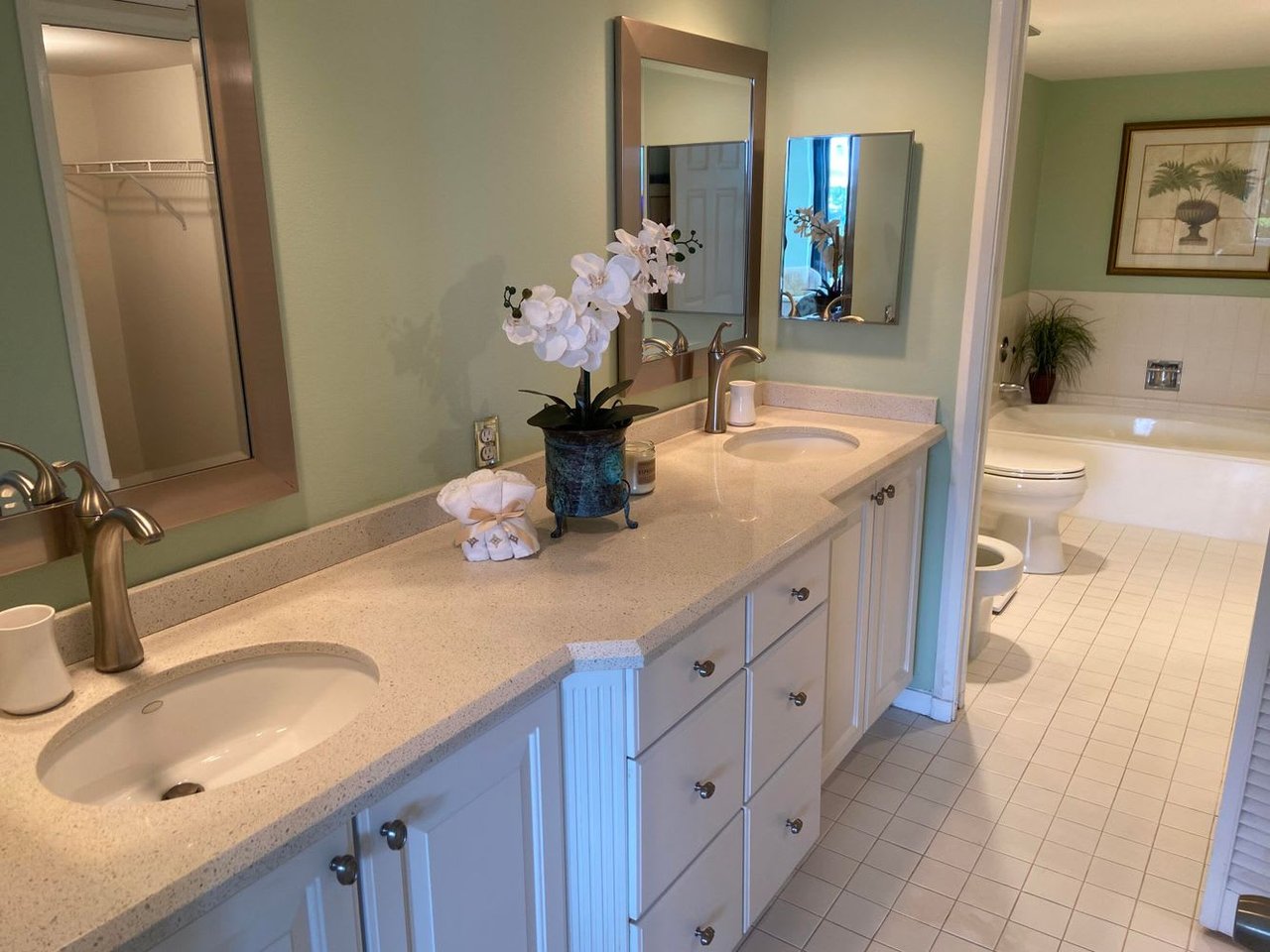 122 Lakeshore Drive #2320