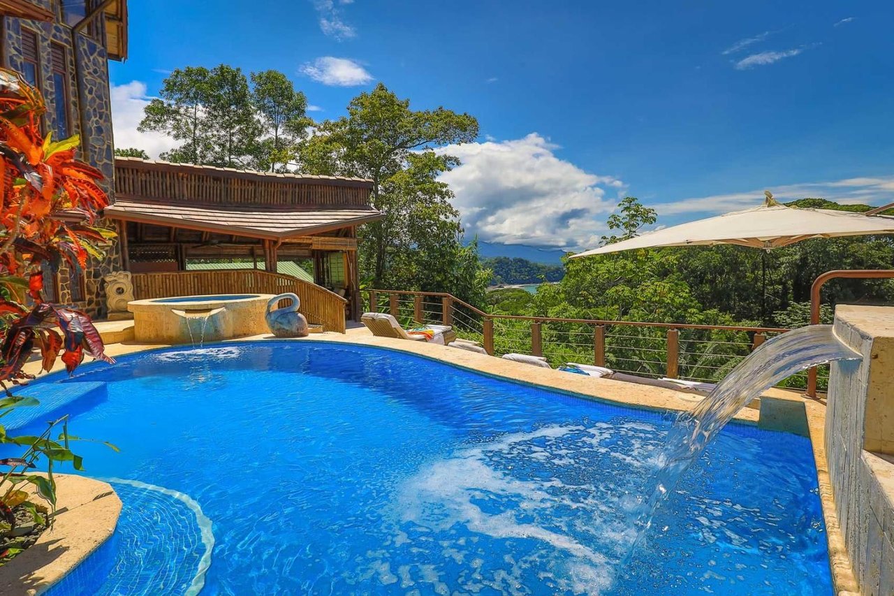 Casa Ramon, Stunning Luxury Tropical Villa With Private Spa & Pool