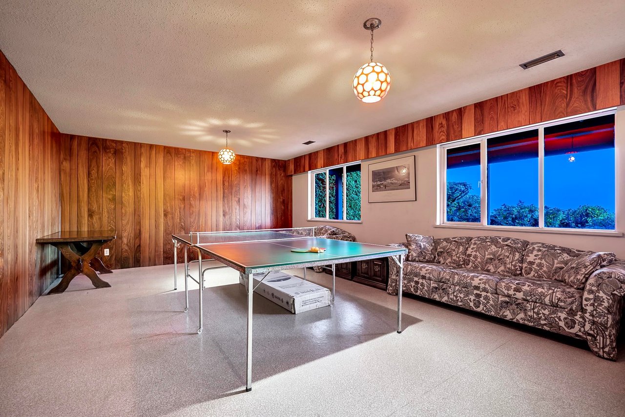 209 Rondoval Cres