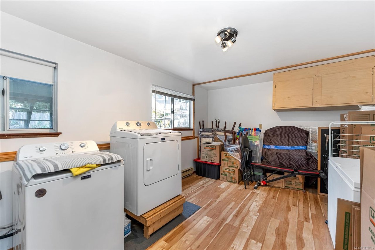7678 Grieve Cres