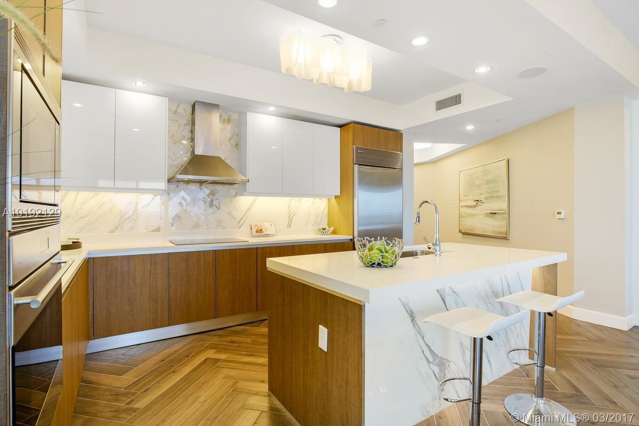 1200 Hillsboro Mile, #1206