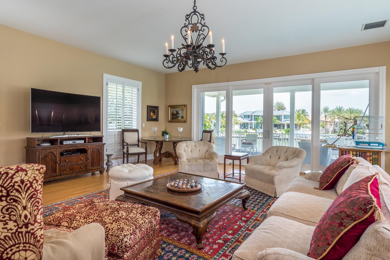 1329 Vista Dr