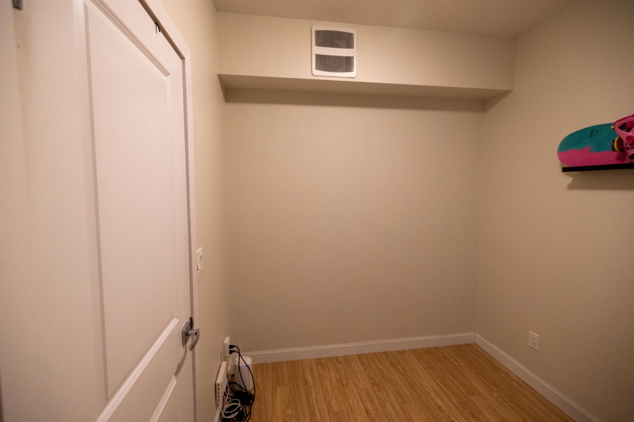 205-5655 Inman Ave