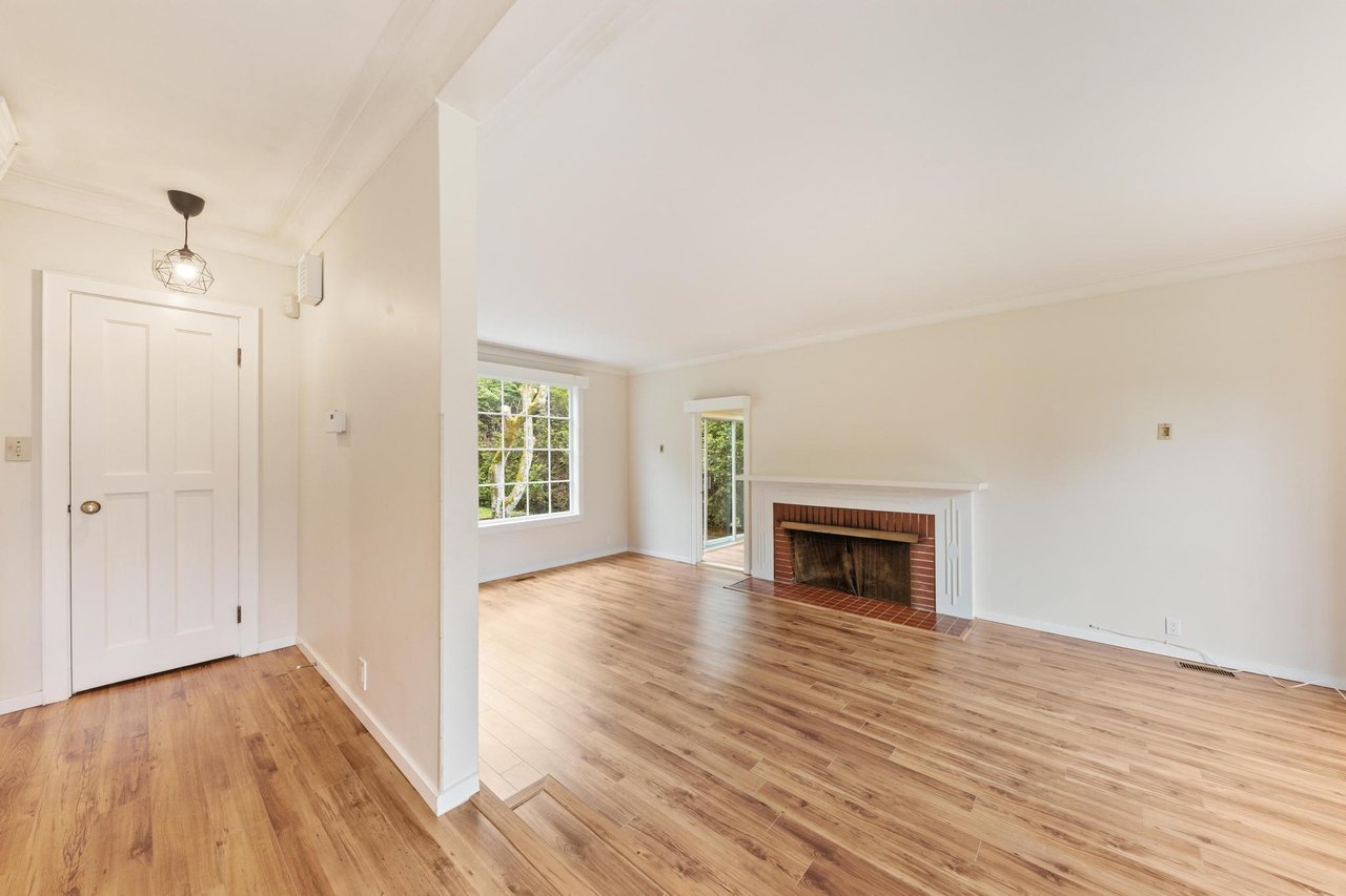 2050 Westdean Cres Cres