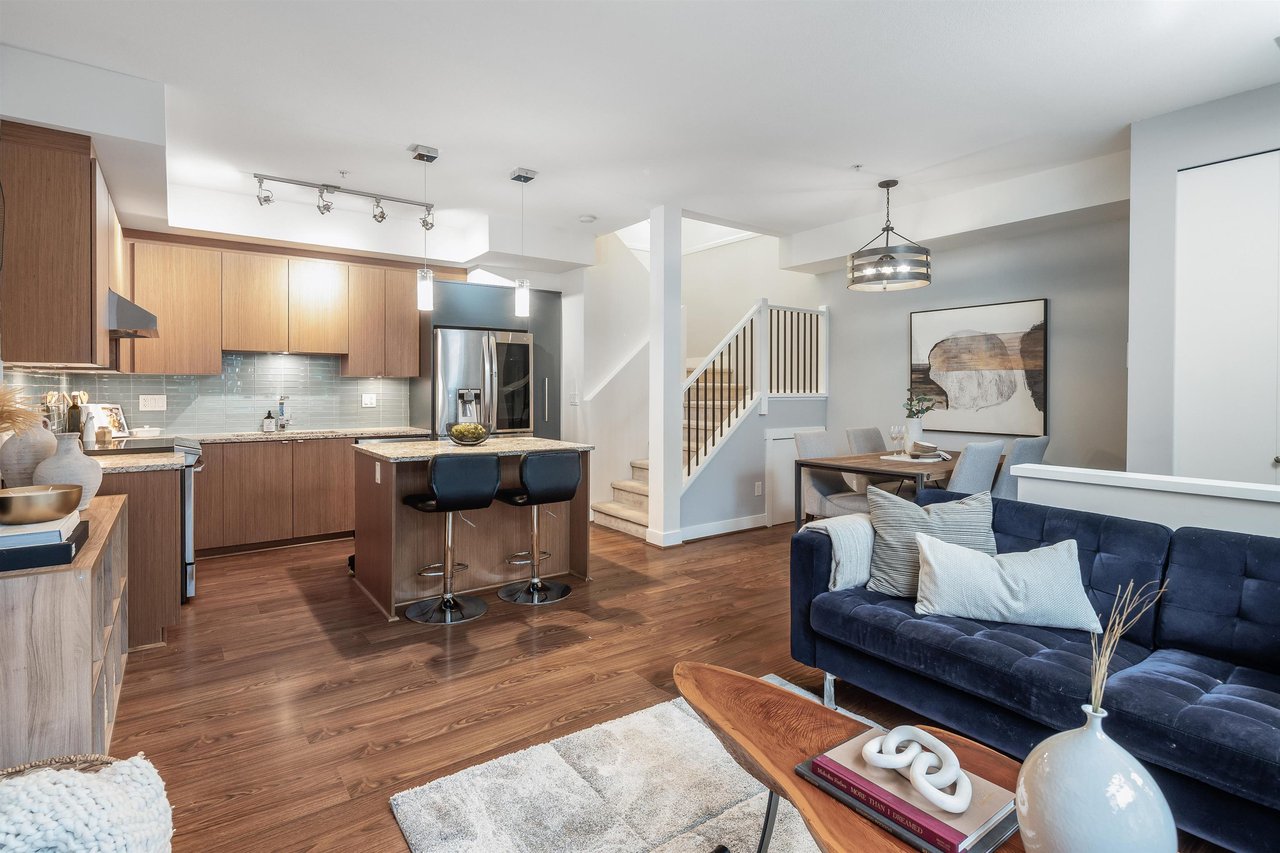 208-735 W 15th St