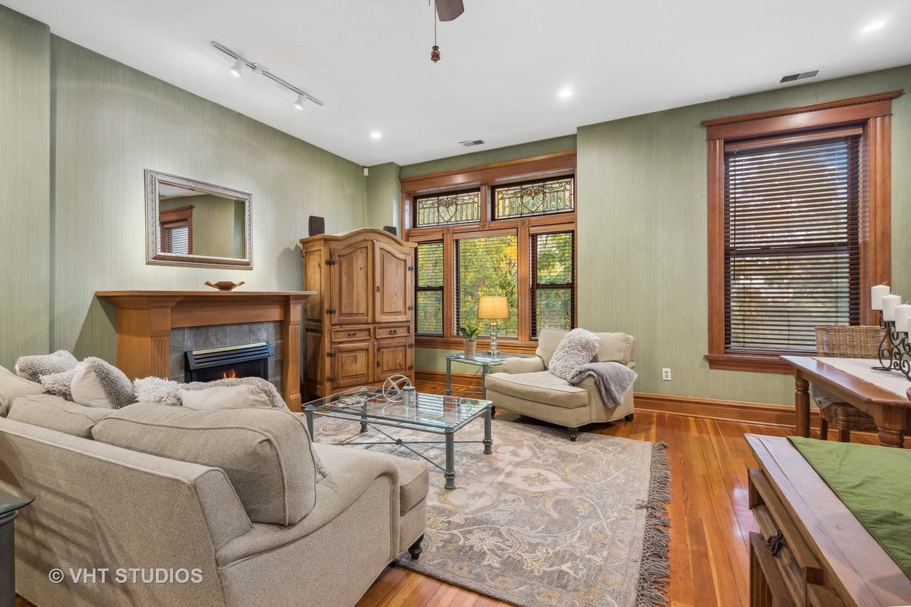 2044 W Haddon