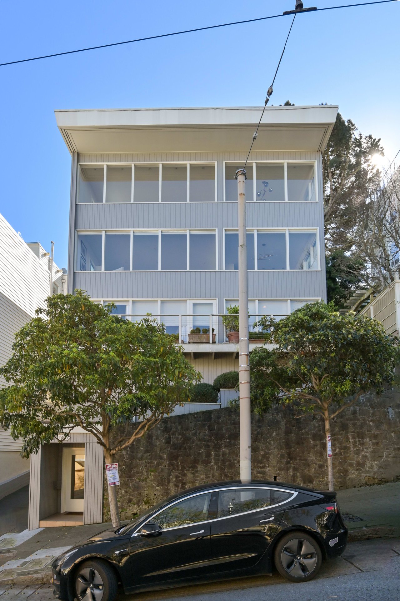 Renovated Three Bedroom Cow Hollow Condo