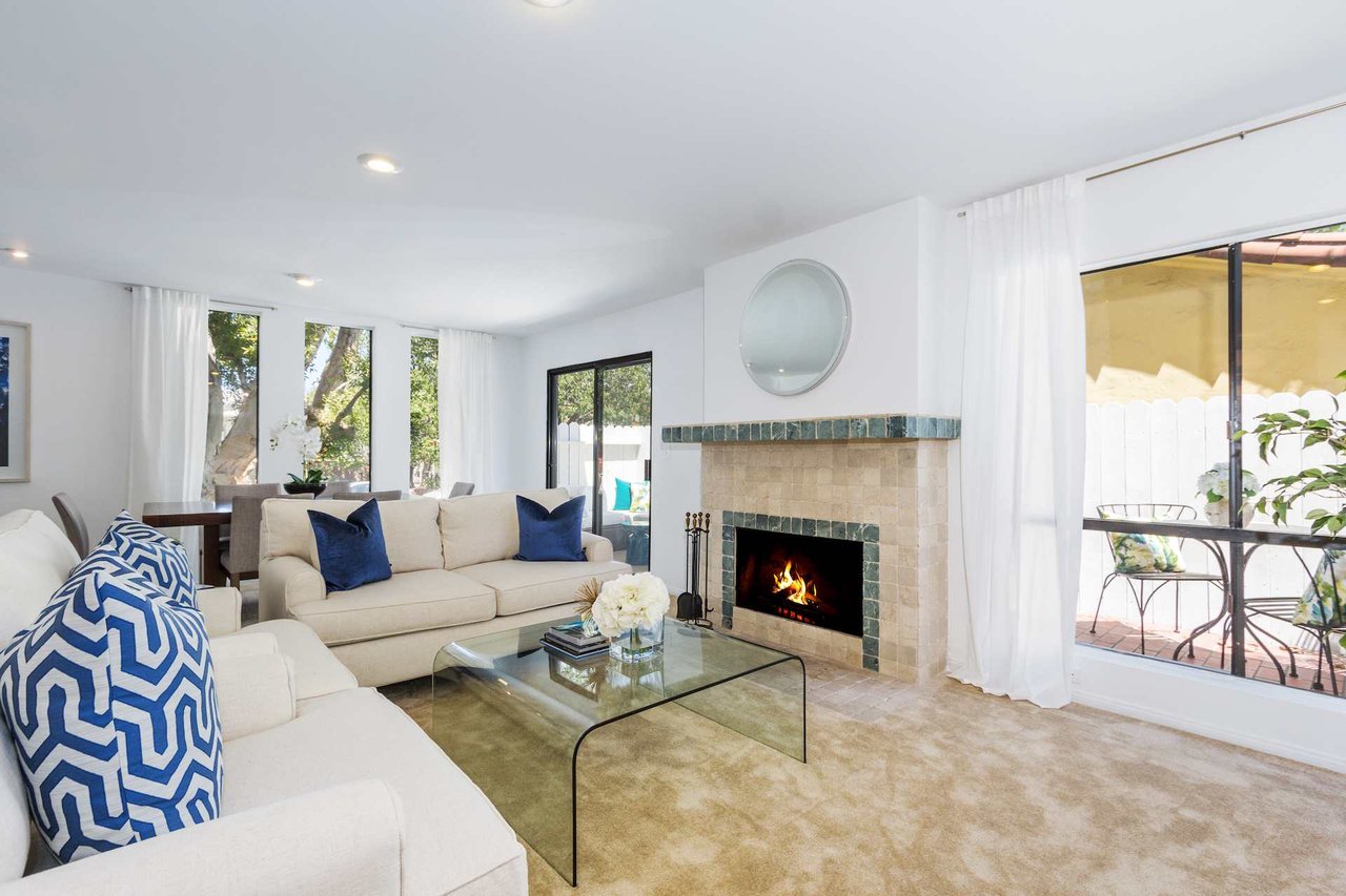 Front Facing Spacious Townhouse