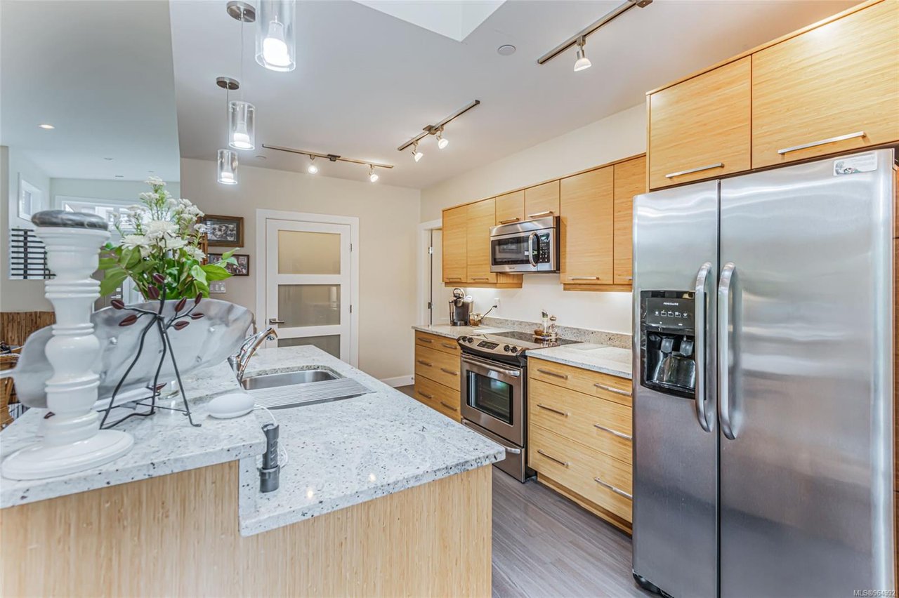 1-220 McVickers St