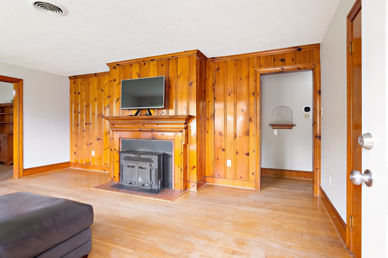 1127 Oakland Road