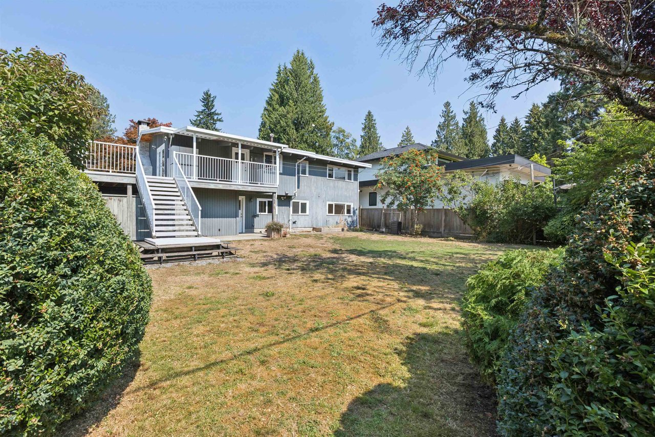 1023 Arlington Cres