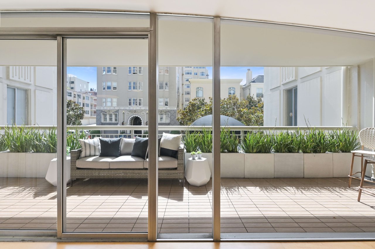 Large Condo & Terrace at 2200 Pacific