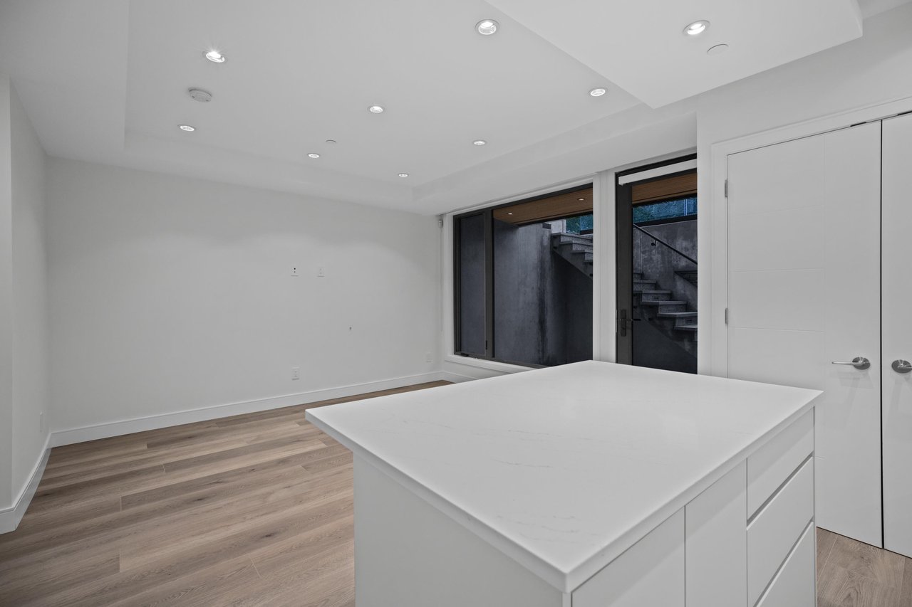 1291 Duchess Ave