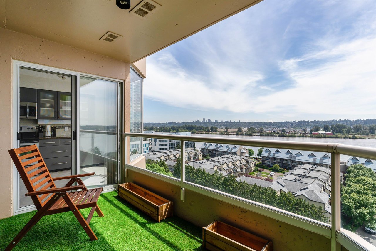 1102-1045 Quayside Dr