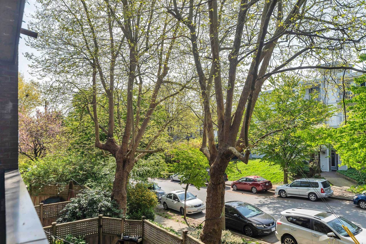 207-853 E 7th Ave