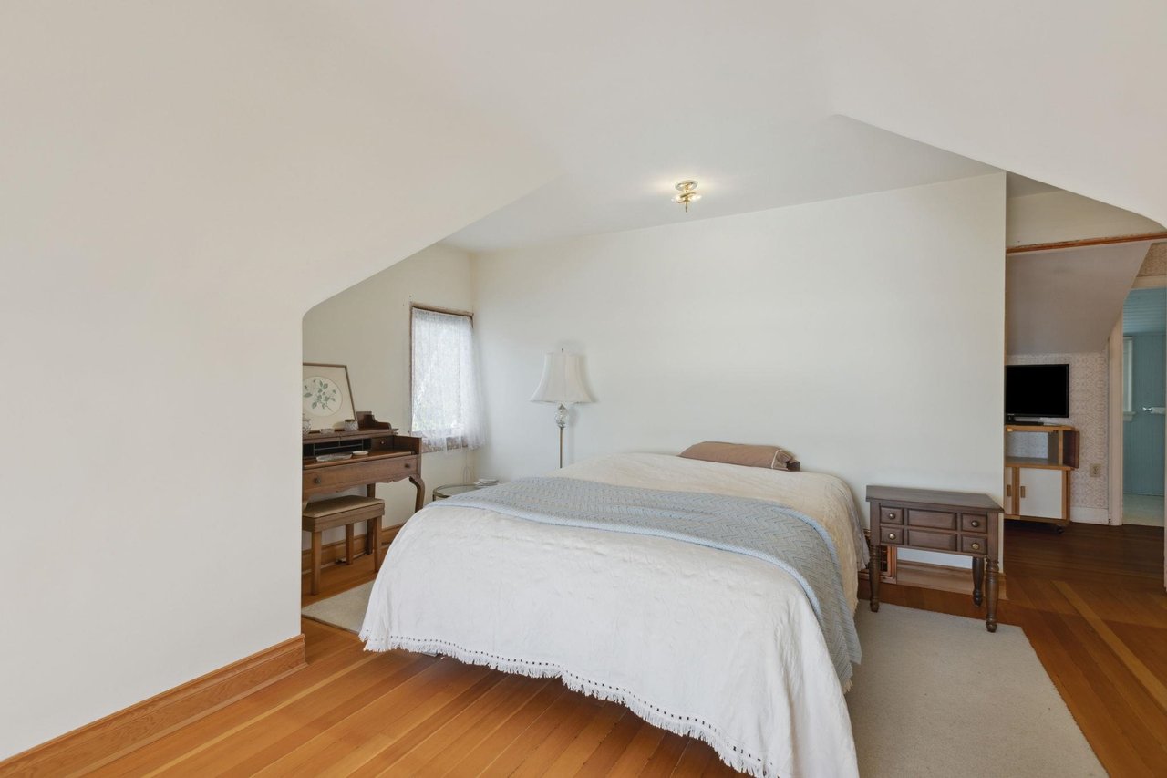 3379 Marine Dr