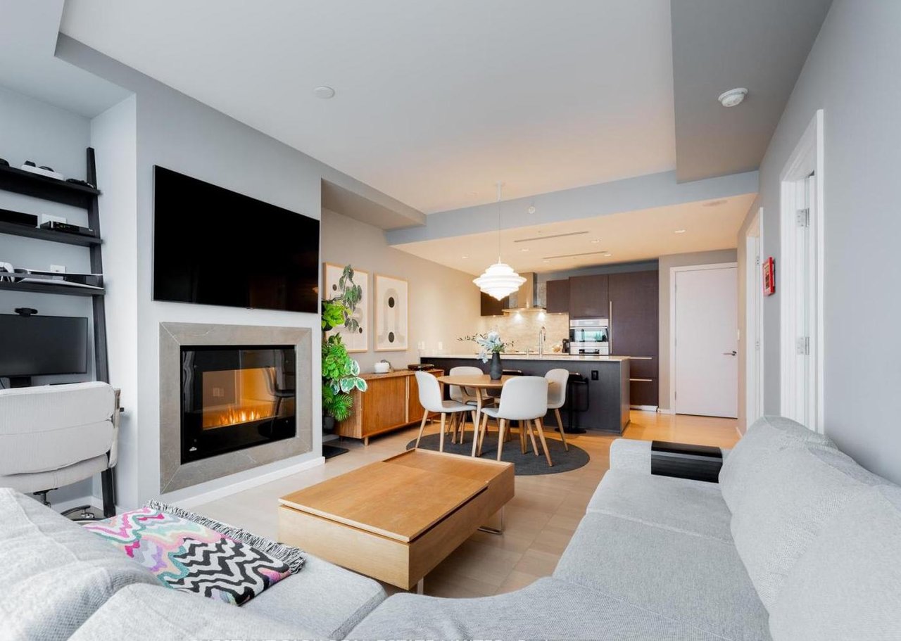 Suite 4904 -180 University Avenue