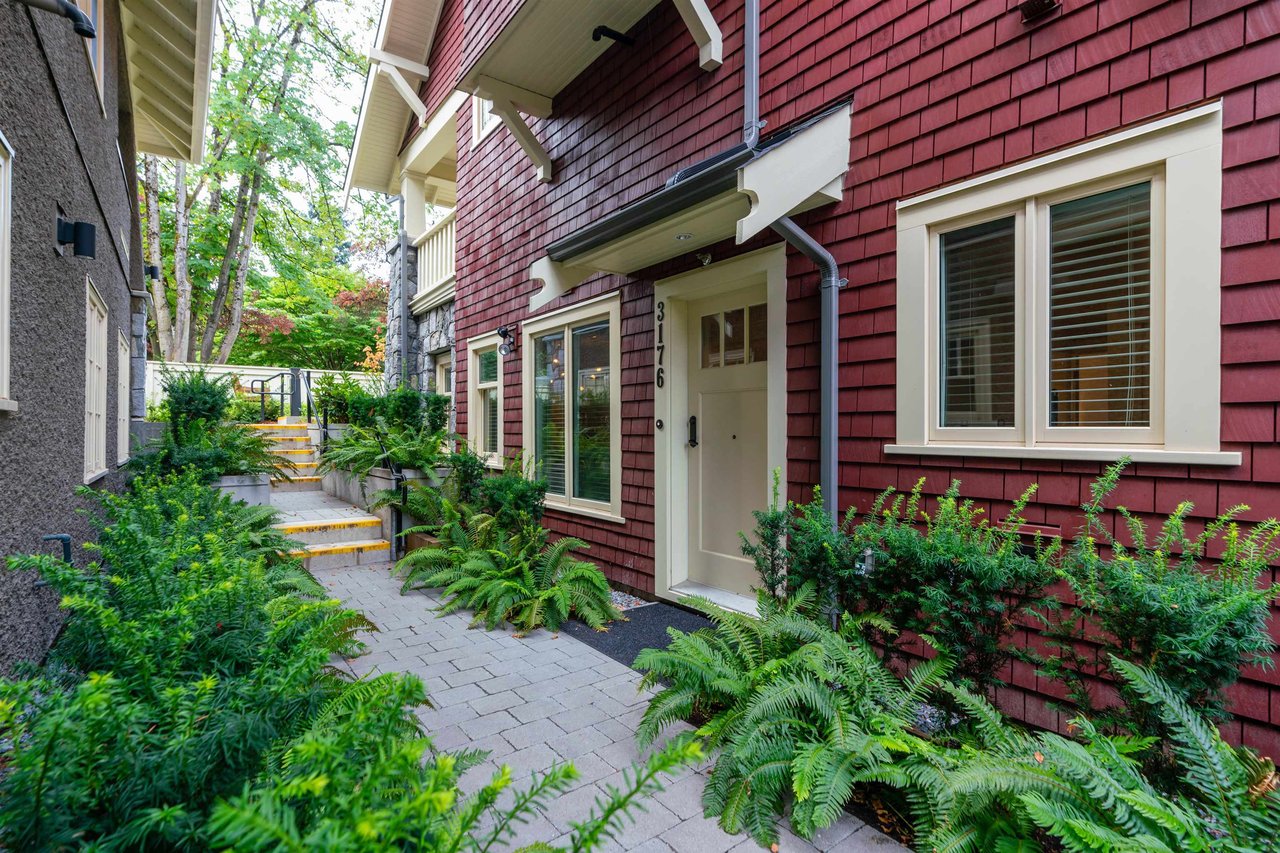 3176 Burrard St