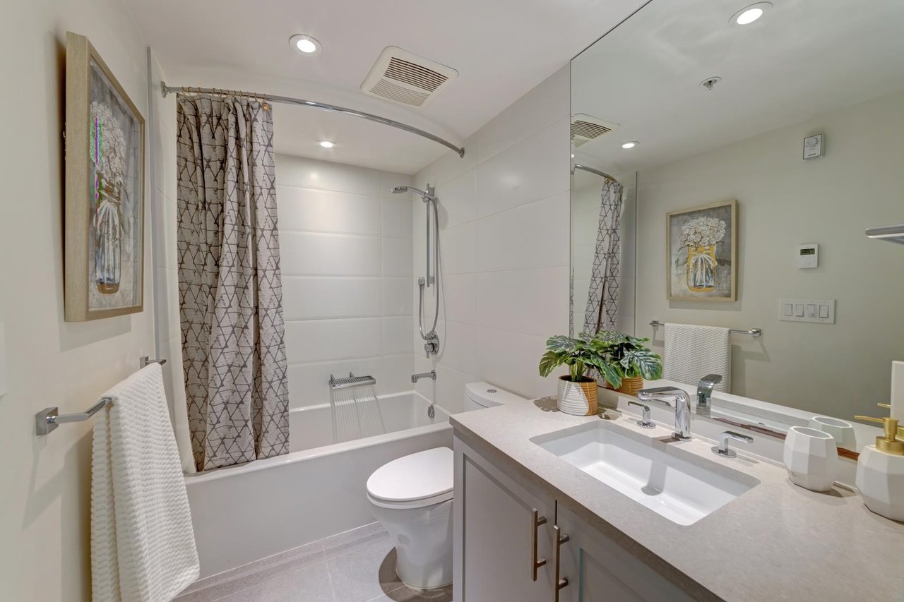 126-525 E 2nd Street, North Vancouver