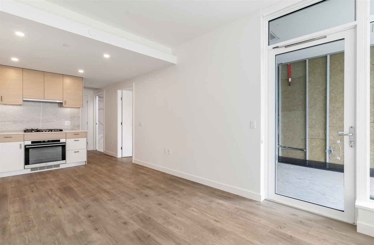 1701-200 Klahanie Ct