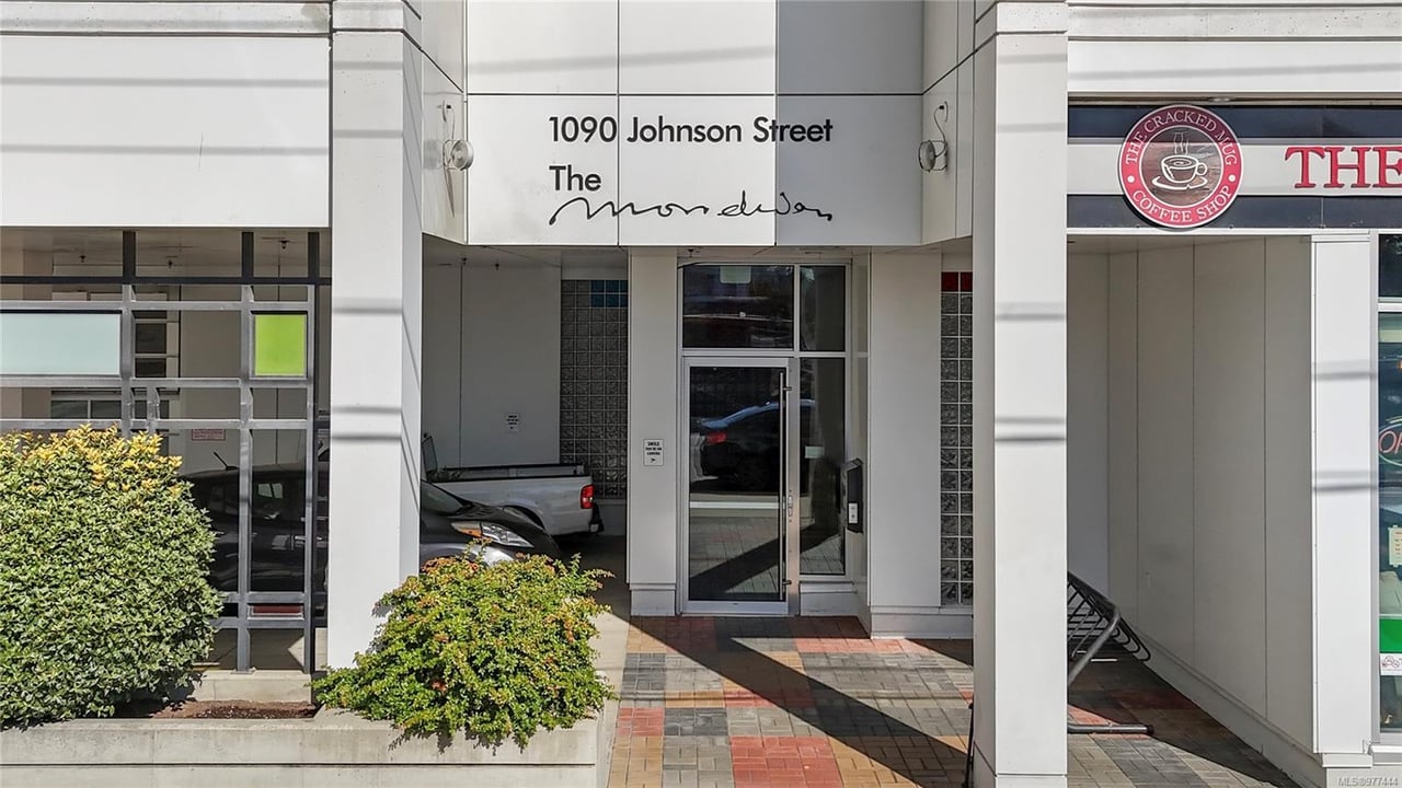 909-1090 Johnson St, Victoria