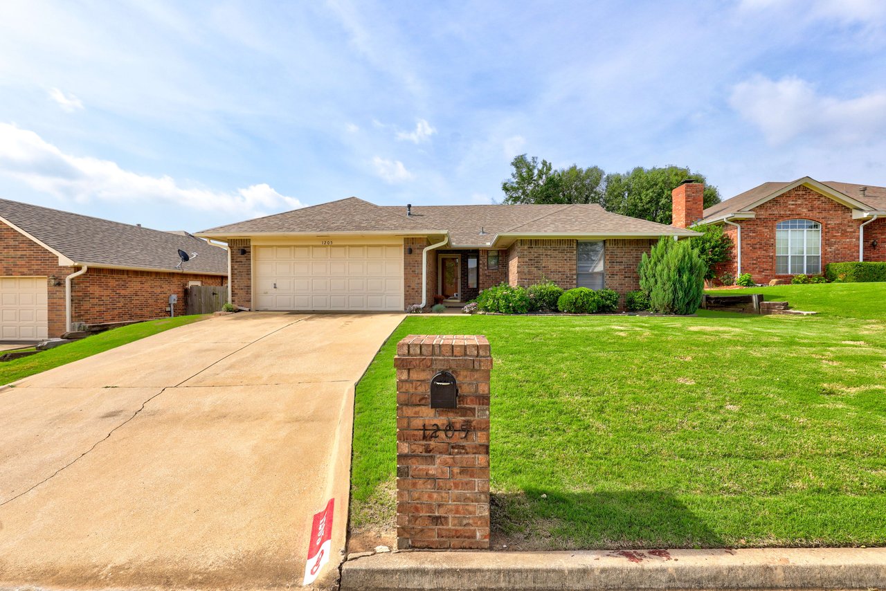 1205 Windsor Place