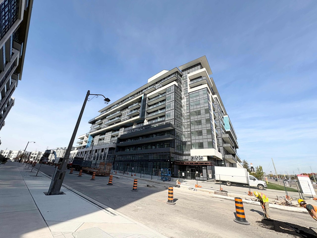 395 Dundas St W Unit: 223