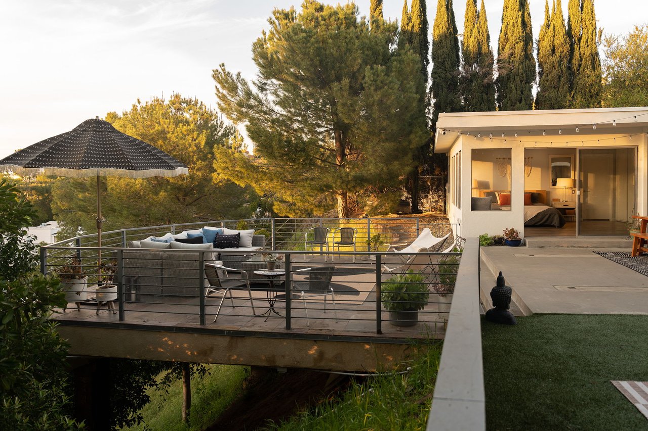 deLIGHTfull Mid Century in the Studio City "Donas"
