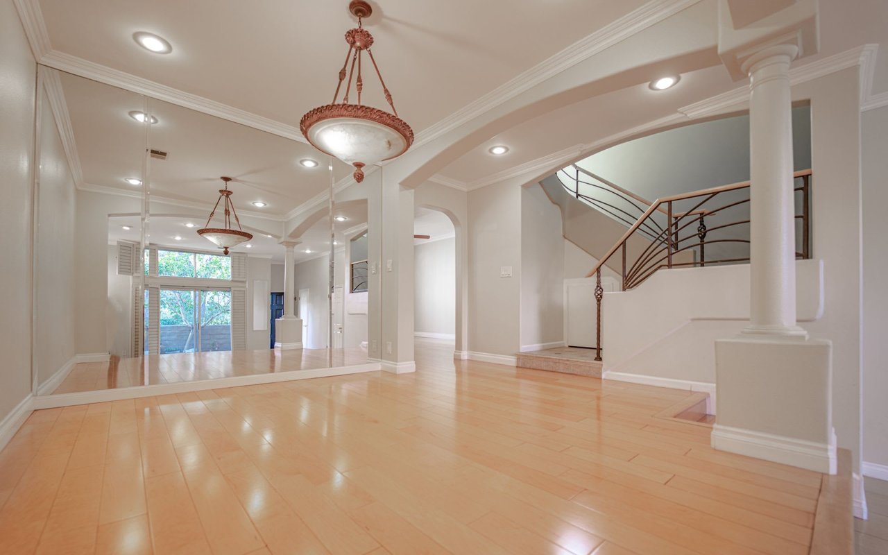1070 Palo Verde Avenue