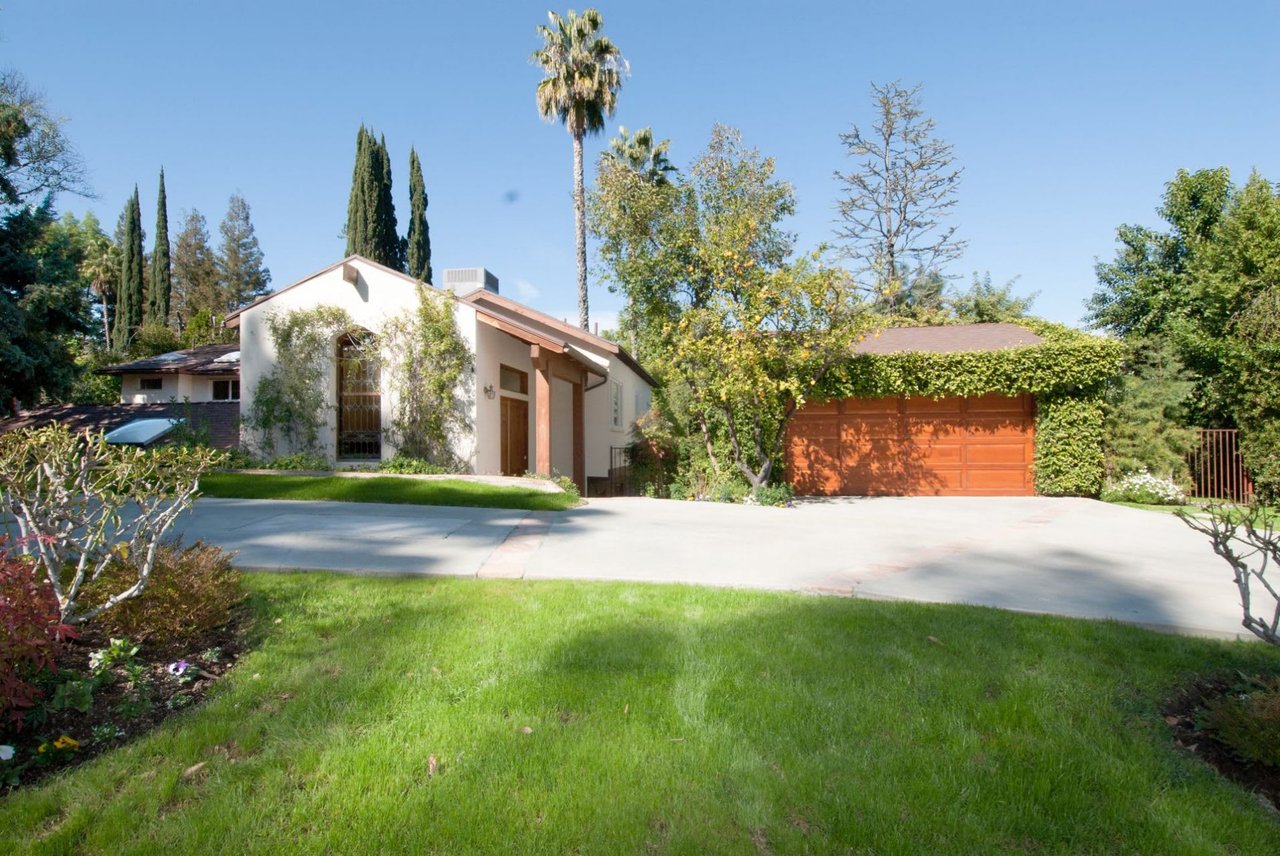 5038 BREWSTER Drive