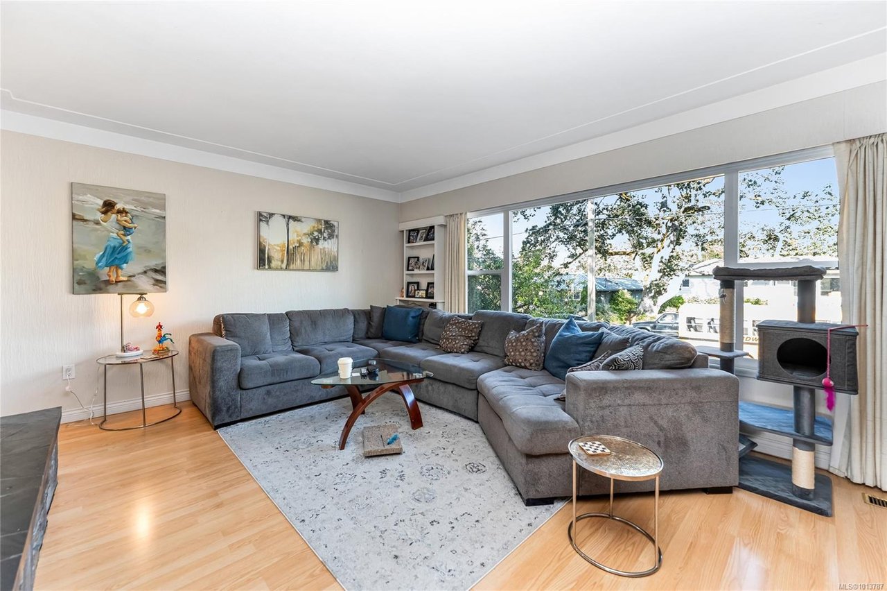 3938 Marjean Pl