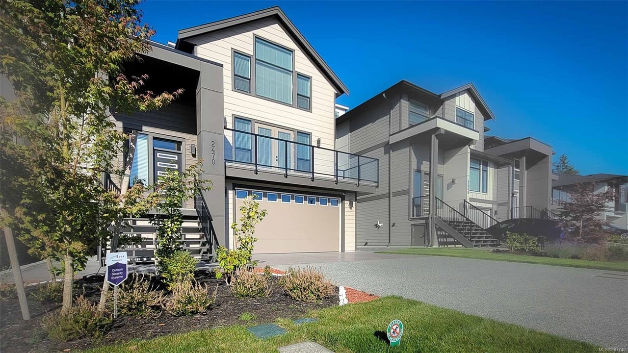 2470 Azurite Cres