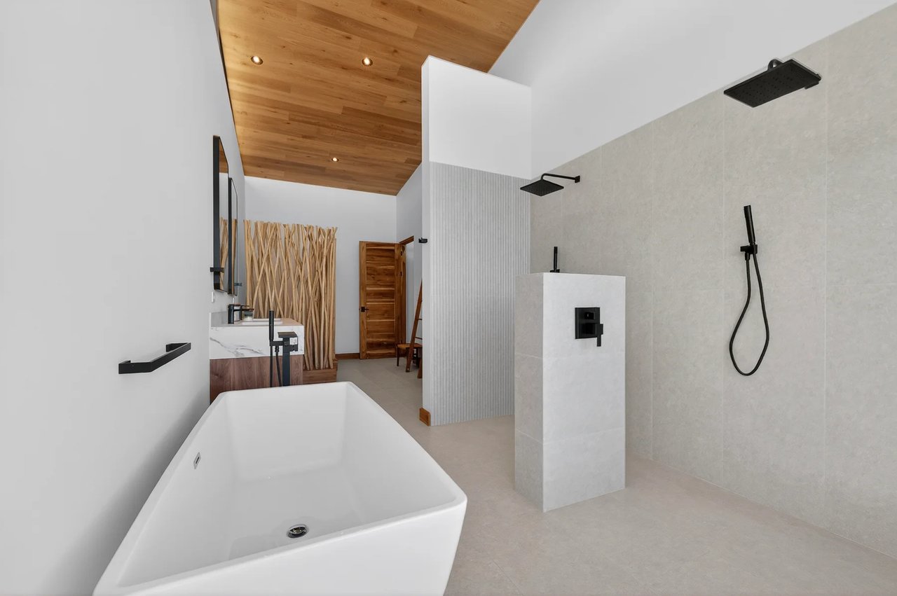 Luxury Infinity Pool Villa, Tamarindo, Guanacaste