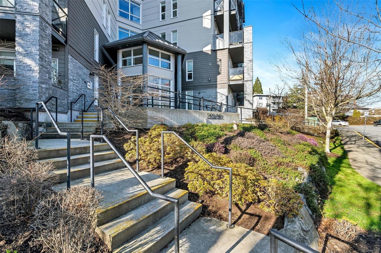306-924 Esquimalt Rd