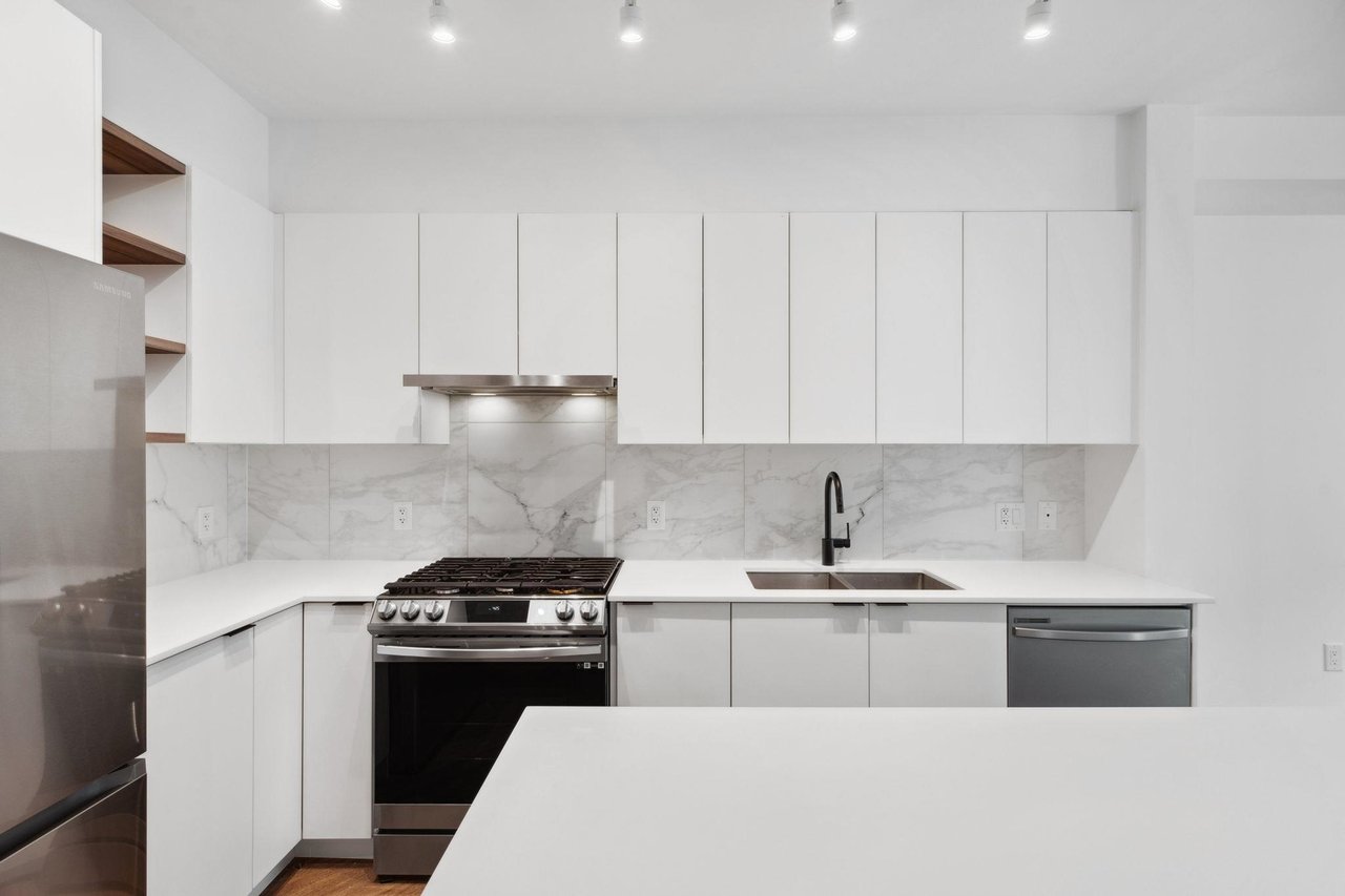 223-3229 St Johns St
