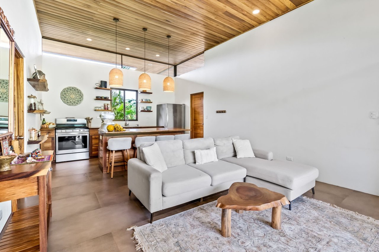 Bright & Peaceful 3-Bedroom Home With Separate Workshop/Office Space & Stunning Views Of The Lush Mountains In Easy-Access Location In Ojochal Costa Rica
