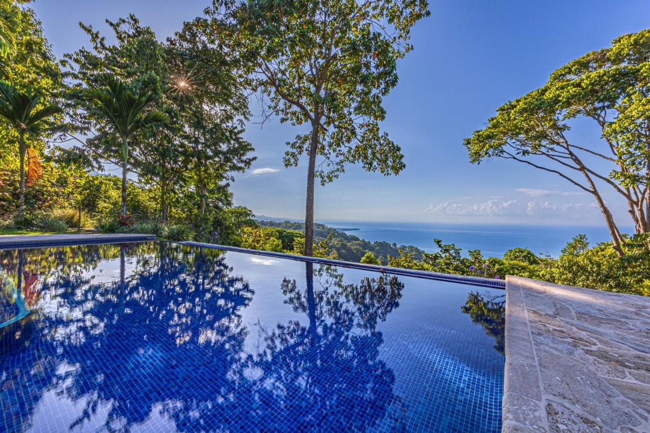 Whale Tail View Home, Dominical, Puntarenas