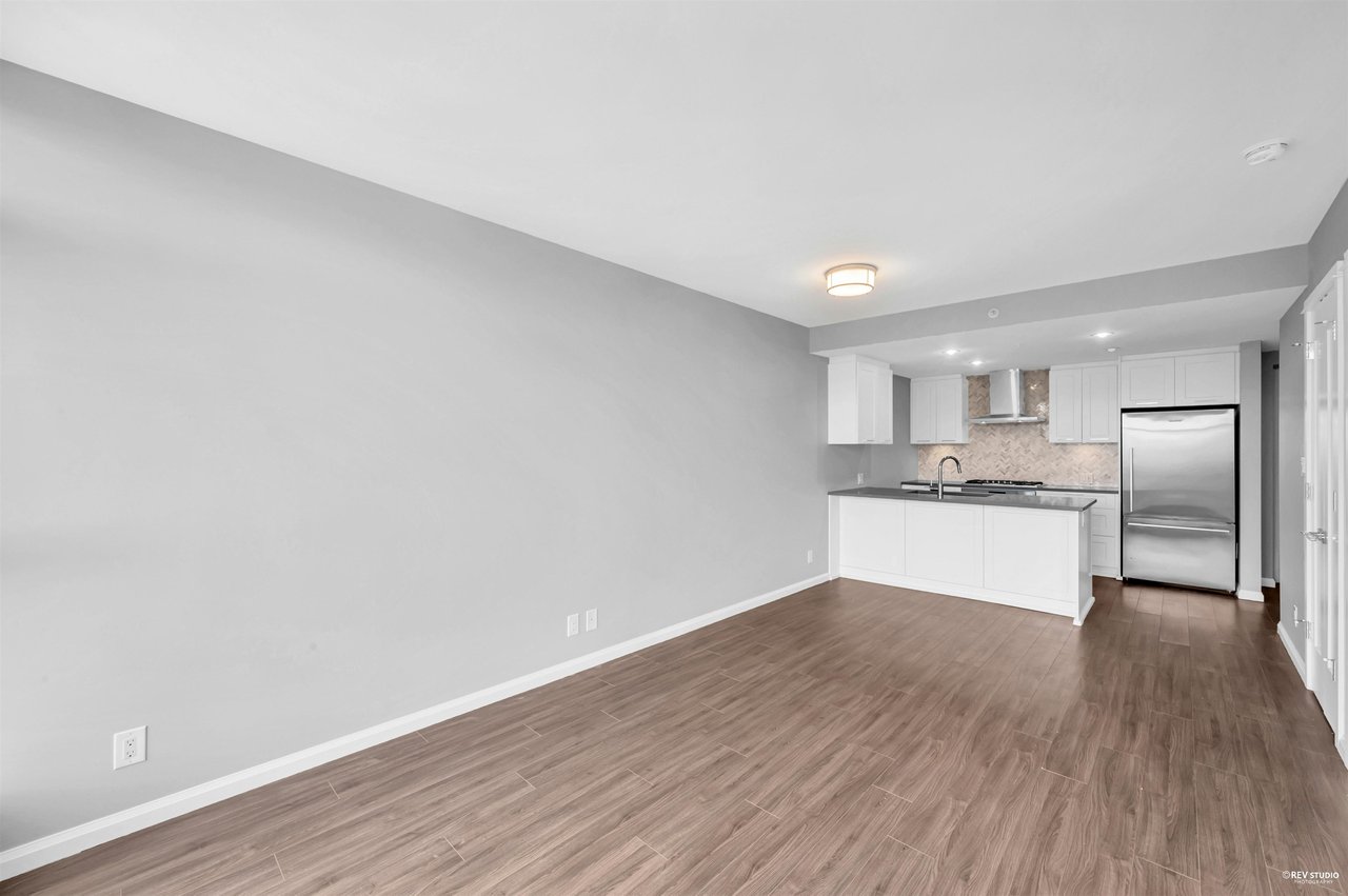 1706-520 Como Lake Ave
