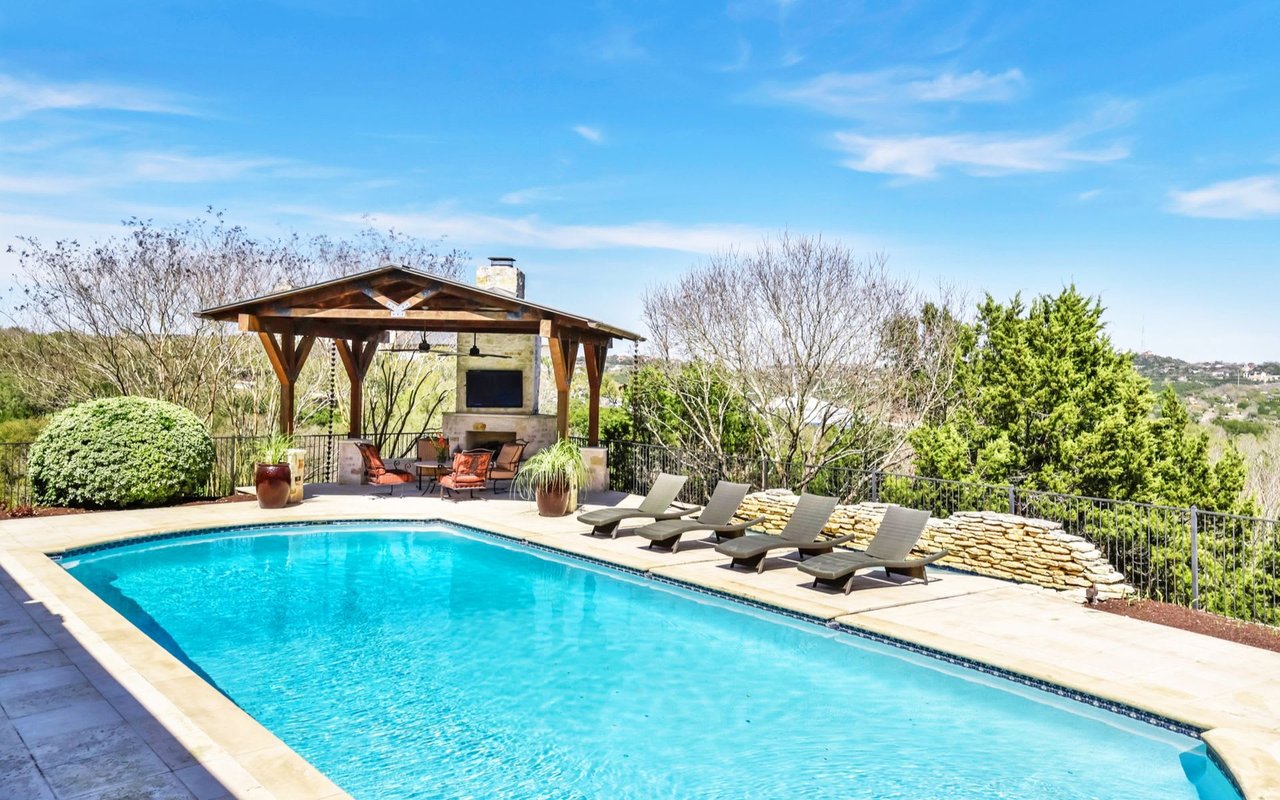 Luxurious Outdoor Living Spaces for Spring